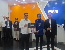 Komitmen Terhadap Keunggulan: BRI Cabang Hayam Wuruk Beri Apresiasi bagi Kinerja Terbaik Karyawan