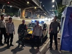 Patroli Cipta Kondisi Tiga Pilar Cempaka Putih, Polisi Hadir Jaga Keamanan Warga di Dini Hari