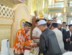 Prajurit Lanal Simeulue Ikuti Sholat Idul Fitri 1 Syawal 1447 H/2026 M Bersama Masyarakat di Masjid Agung Tengku Khalilullah Kabupaten Simeulue