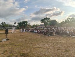 Rayakan Kemenangan Dengan Khidmat, Danlanal Bintan dan Prajurit Sholat Idul Fitri Bersama Masyarakat