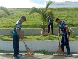 Lanal Bengkulu Laksanakan Bakti Sosial Pembersihan Kawasan Benteng Marlborough 