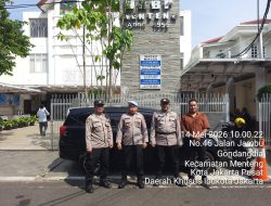 Pengamanan Ketat Polsek Metro Menteng Iringi Ibadah Kenaikan Isa Almasih di Gereja HKBP Menteng