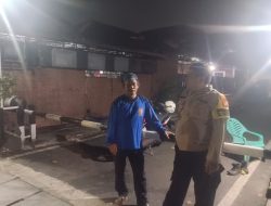 Bhabinkamtibmas Sambangi Pos Satkamling RW 07 Cempaka Putih Barat, Warga Diajak Tingkatkan Kewaspadaan Malam Hari