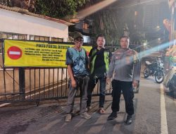 Sambangi Pos Kamling RW 06, Bhabinkamtibmas Benhil Ajak Warga Tingkatkan Kewaspadaan