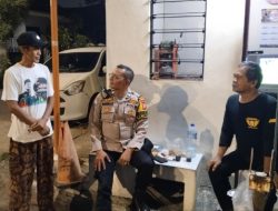 Tingkatkan Deteksi Dini Kejahatan, Bhabinkamtibmas Cempaka Putih Timur Sambangi Pos Satkamling RW 004