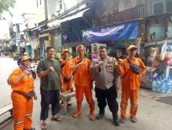 Genangan Capai 10 Cm Siang Hari, Bhabinkamtibmas Petamburan Pastikan Wilayah Aman