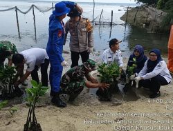 Kodim 0502/Jakarta Utara Bersama Forkopimkab Gelar Grebeg Sampah dan Tanam Mangrove di Pulau Tidung Kecil