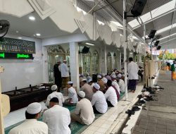Sinergisitas Polri – Tokoh Agama, Polsek Senen Amankan Kegiatan Rauhah dan Ziarah di Kwitang, 600 Jemaah Hadir.