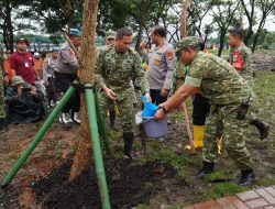 Hujan Tak Surutkan Semangat, Tiga Pilar Bersama Warga Jakarta Utara Gelar Karya Bhakti Bersih Lingkungan