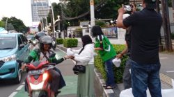 PEWARIS Bagikan Ratusan Takjil di Menteng, Wujud Kepedulian Insan Pers di Bulan Ramadan