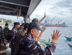 Guspurla Koarmada II Beserta Lanal Maumere Gelar Bakti Sosial Pembagian Sembako Ops Perisai Jaladhi-26 di Maumere