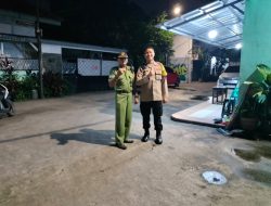 Perkuat Keamanan Ramadhan, Bhabinkamtibmas Kebon Kosong Monitoring Pos Siskamling