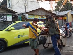 Dipimpin Gito Ricardo, PW MIO Indonesia DKI Jakarta Berbagi Takjil di Jakarta Timur