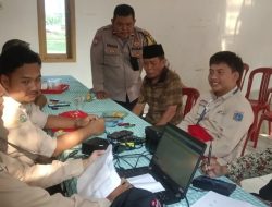 Bhabinkamtibmas Petamburan Bersama Dukcapil Laksanakan Pelayanan KTP Digital dan Monitoring Pos RW 01