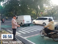 Pagi Ramai di Menteng, Polisi Sigap Kawal Arus Lalu Lintas Tl Cokroaminoto