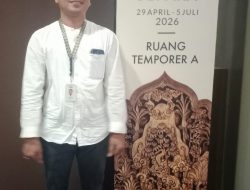 Owner AP Wood Jepara Pembuat Ukiran Pada Instrumen Musik Yaitu Gitar