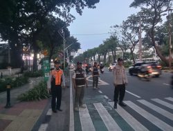 Polri dan Unsur Gabungan Laksanakan Pengamanan Pos Lantas Hotel Mulia Jelang Laga Indonesia vs Oman di GBK