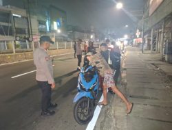 Antisipasi Kriminalitas Malam, Polsek Metro Gambir Gelar Razia di Jl. KH Hasyim Ashari