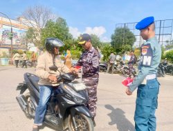 Prajurit Lanal Bintan Turut Hadiri Gerakan Pembagian Bendera Merah Putih di Bintan Utara