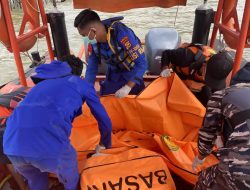 Hari Ketiga Pencarian, Pos TNI AL Selatpanjang Bersama Tim SAR Gabungan Berhasil Temukan Korban Kecelakaan Laut di Perairan Selat Air Hitam