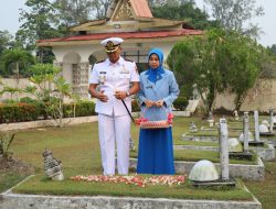 Sambut HUT Ke-81 TNI Angkatan Laut, Danlanal Dumai Pimpin Upacara Ziarah Rombongan