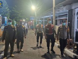 Antisipasi Abu Vulkanik Anak Krakatau, Polsek Kepulauan Seribu Selatan Bagikan Masker dan Sosialisasikan Layanan Polisi 110