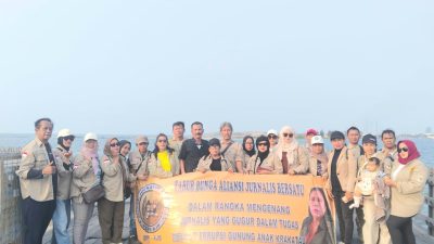 Operasi SAR 5 Jurnalis dan 3 ABK Resmi Dihentikan, Aliansi Jurnalis Bersatu Gelar Tabur Bunga
