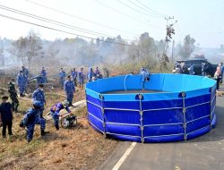 Lanud Sjamsudin Noor Kerahkan Tangki Portable dan Gambut Injection di Kawasan Ring I Bandara Sjamsudin Noor Atasi Titik Api Karhutla